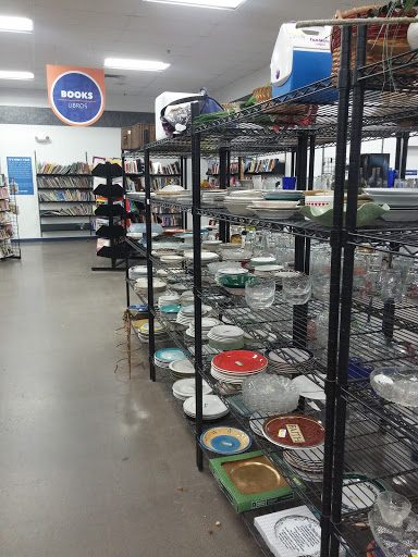 Thrift Store «35th Ave & Southern Goodwill Retail Store & Donation Center», reviews and photos, 3636 W Southern Ave, Phoenix, AZ 85041, USA