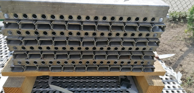 Metal-Bis - Szczeble drabinowe, stopnie schodowe i ceowniki perforowane