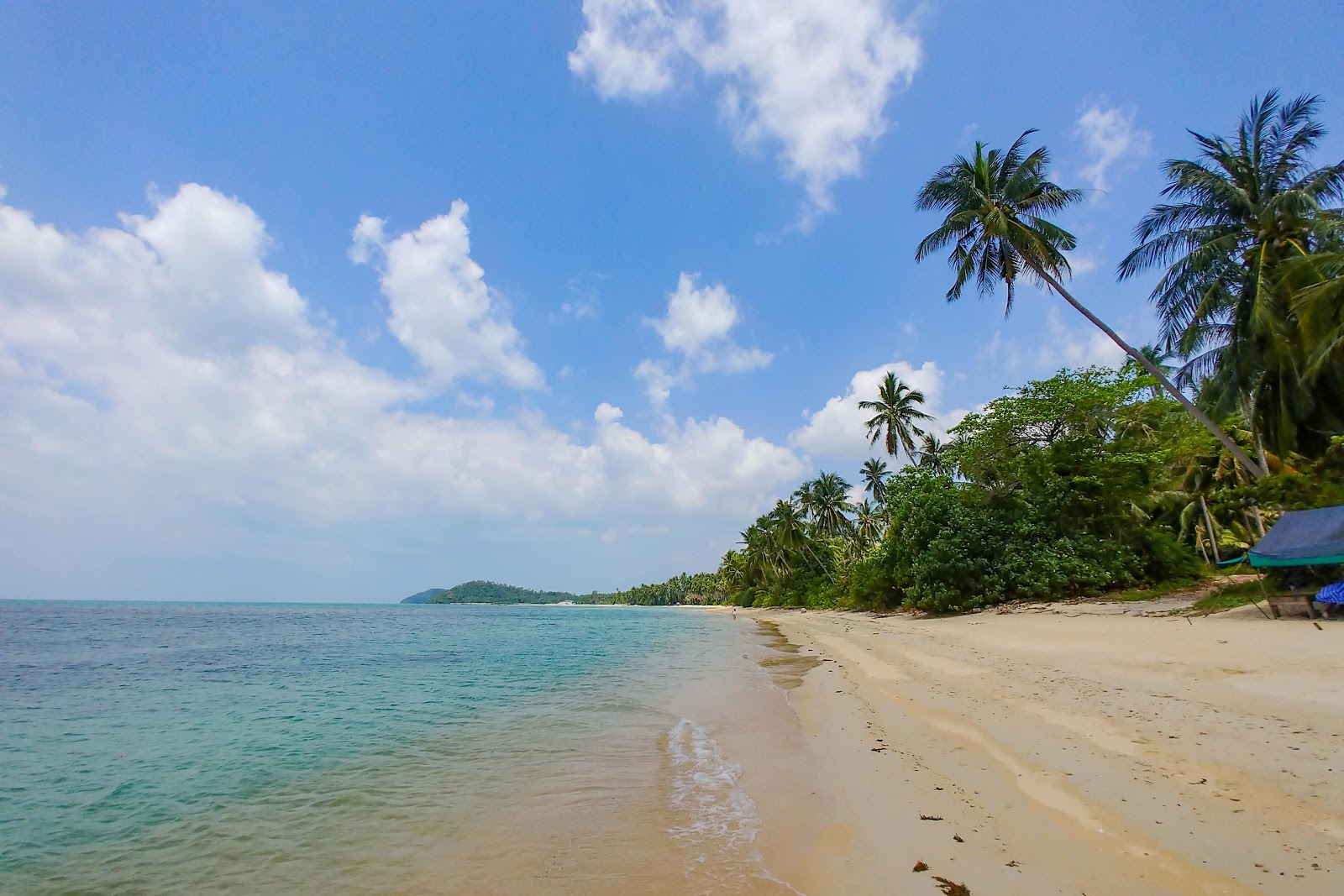 Foto von Baan Leo Beach mit beiger sand Oberfläche