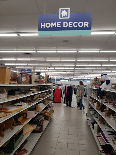 Thrift Store «Lake Hallie Goodwill Retail Store & Training Center», reviews and photos, 2759 S Prairie View Rd, Chippewa Falls, WI 54729, USA