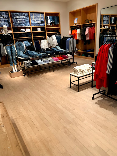 Clothing Store «J.Crew», reviews and photos, 4400 Sharon Rd #196, Charlotte, NC 28211, USA