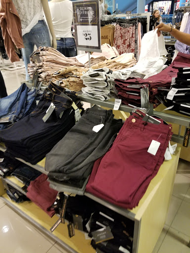 Shopping Mall «Emerald Square», reviews and photos, 999 S Washington St, North Attleborough, MA 02760, USA