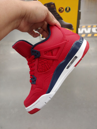 Shoe Store «WSS», reviews and photos, 104 W Foothill Blvd, Rialto, CA 92376, USA