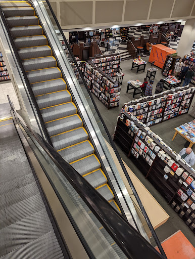 Book Store «Barnes & Noble Booksellers Crocker Park», reviews and photos, 198 Crocker Park Blvd, Westlake, OH 44145, USA