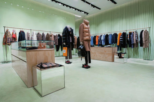 Clothing Store «Burberry Outlet», reviews and photos, 8200 Vineyard Dr, Orlando, FL 32821, USA