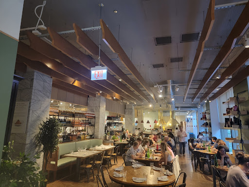 Shopping Mall «The Shops at North Bridge», reviews and photos, 520 N Michigan Ave, Chicago, IL 60611, USA