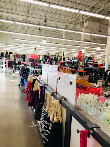 Clothing Store «Old Navy», reviews and photos, 141 Tuckahoe Rd, Sewell, NJ 08080, USA