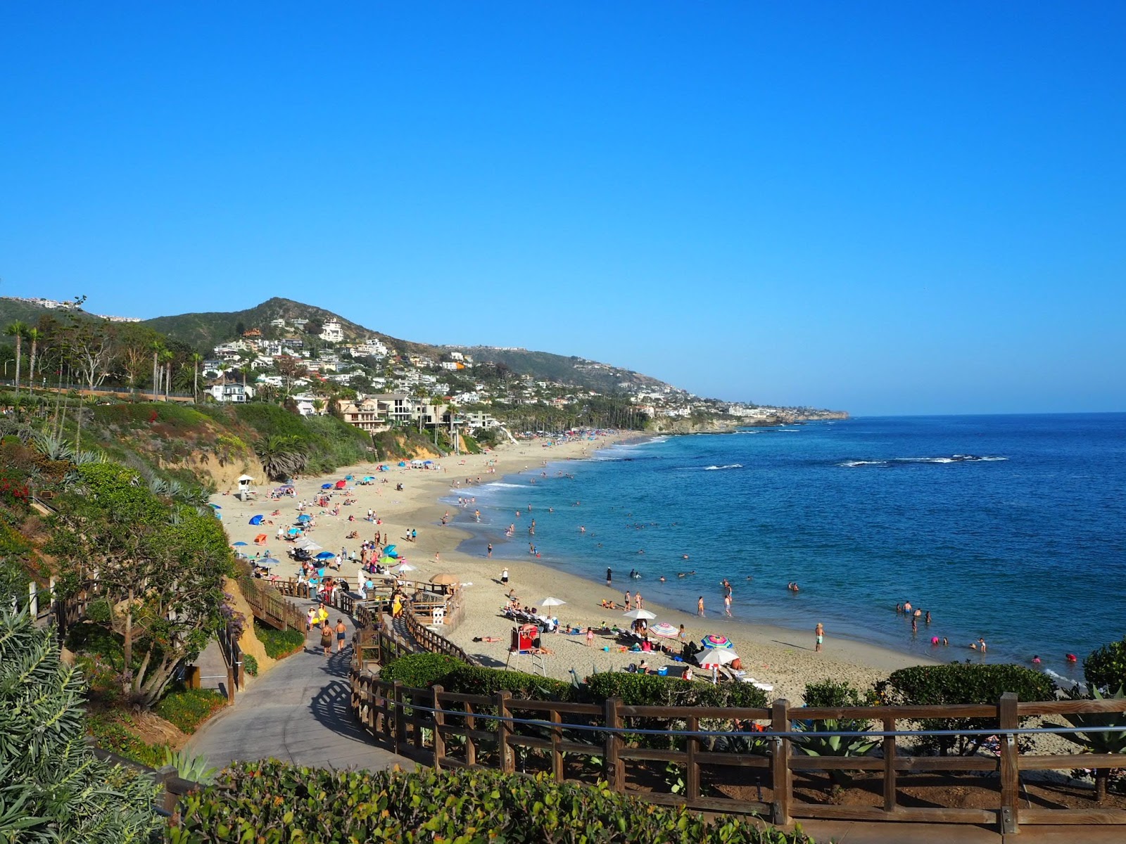 Photo of Aliso beach with bright sand surface