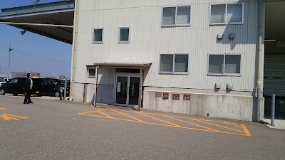 トナミ運輸(株) 富山流通センター