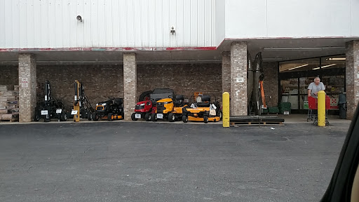 Home Improvement Store «Tractor Supply Co.», reviews and photos, 115 4 Seasons Blvd a, Hendersonville, NC 28792, USA