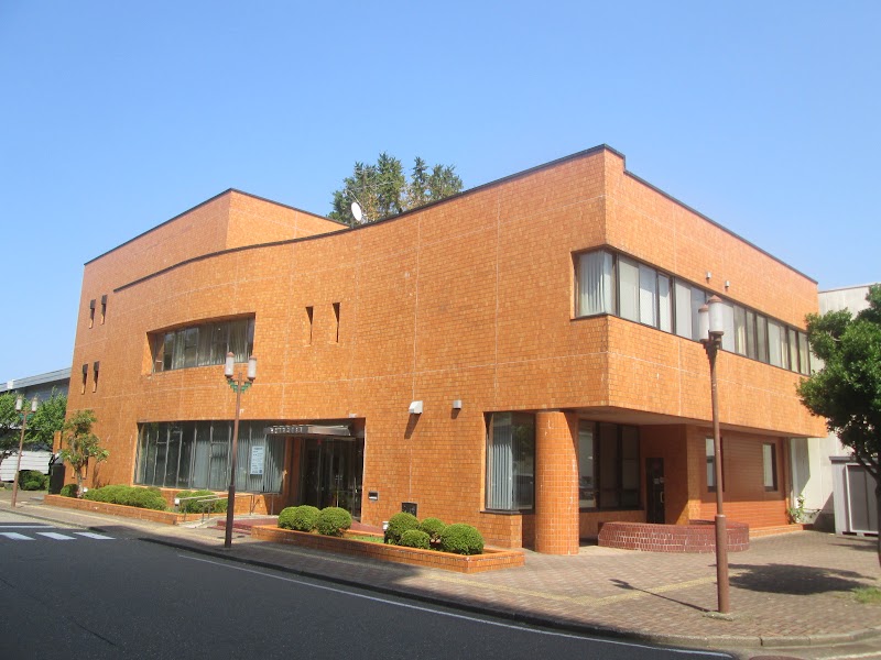 糸魚川市民図書館