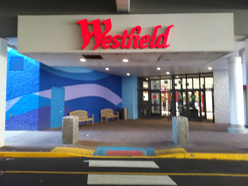 Clothing Store «H&M», reviews and photos, 5065 Main St, Trumbull, CT 06611, USA