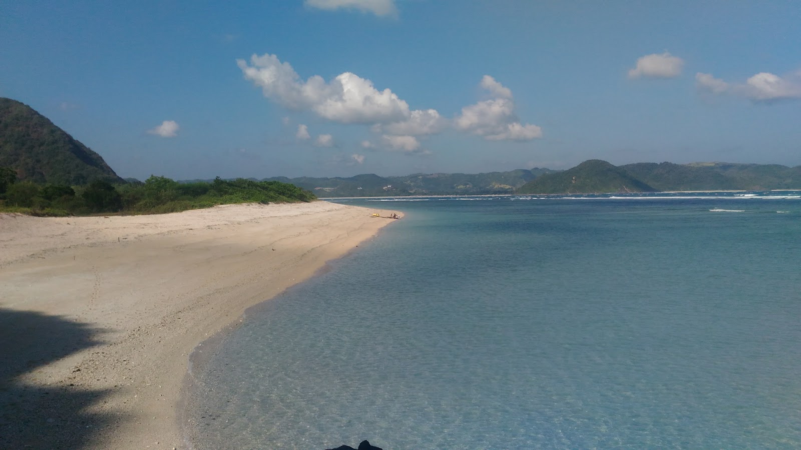 Foto von Pengantap Beach mit langer gerader strand