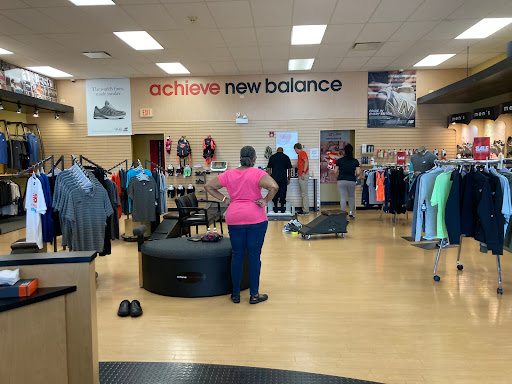 Shoe Store «New Balance Chicago», reviews and photos, 17W490 22nd St, Oakbrook Terrace, IL 60181, USA