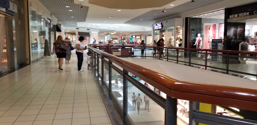 Shopping Mall «North Riverside Park Mall», reviews and photos, 7501 W Cermak Rd, N Riverside, IL 60546, USA