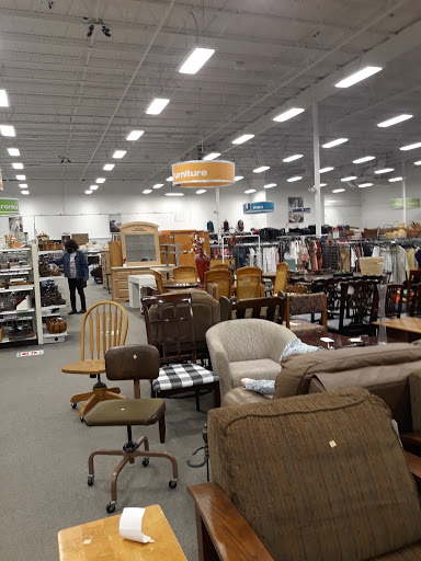 Thrift Store «Goodwill Retail Store & Donation Center», reviews and photos, 2950 Dale Blvd, Dale City, VA 22193, USA