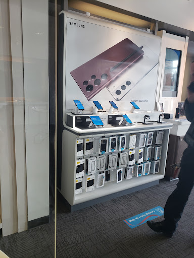 Cell Phone Store «AT&T», reviews and photos, 2724 Lincoln Dr, Roseville, MN 55113, USA