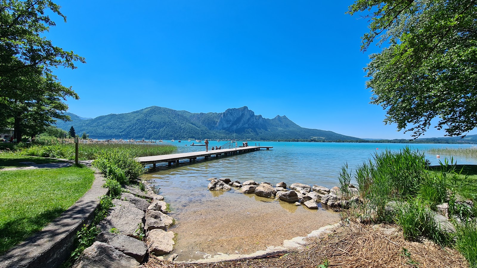 Foto di Strandbad Loibichl con una superficie del erba