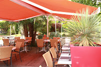 Atmosphère du Restaurant Brasserie Les Quais à Aix-les-Bains - n°19