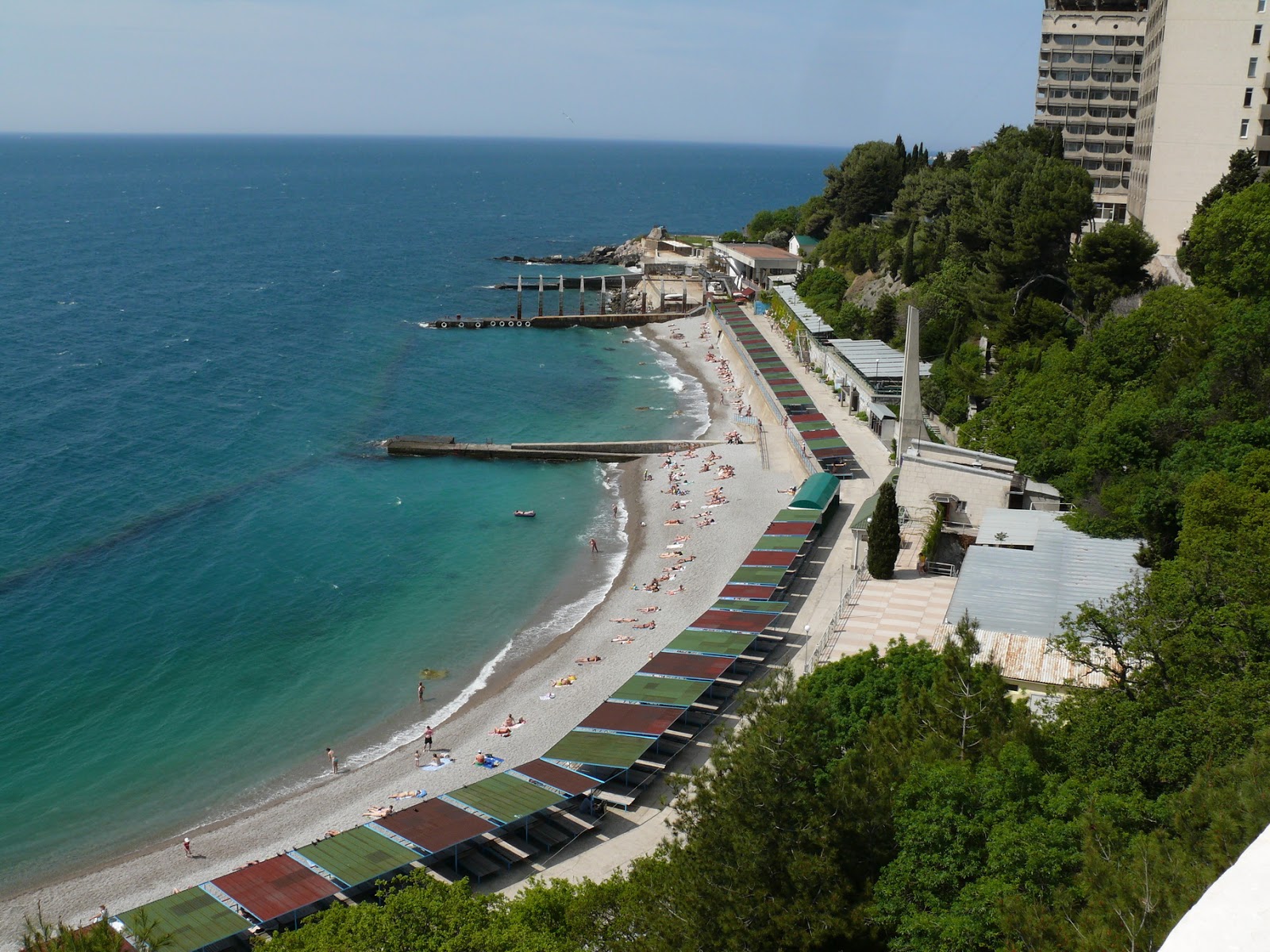 Φωτογραφία του Ai-Petri hotel beach με μικροί και πολλοί κόλποι