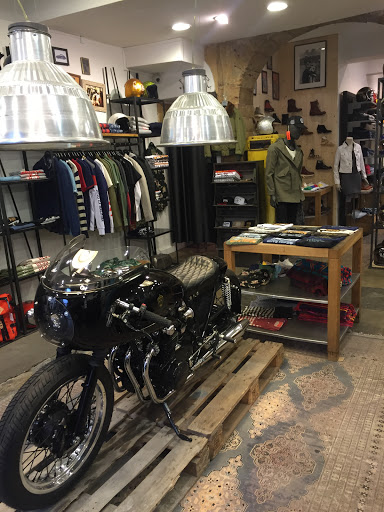 Magasins de vêtements de moto bon marché en Lyon