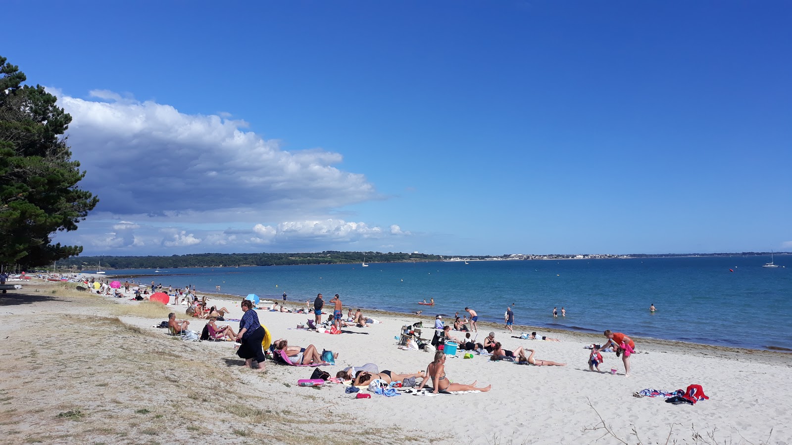 Foto von Plage du Cap Coz mit viele lange buchten