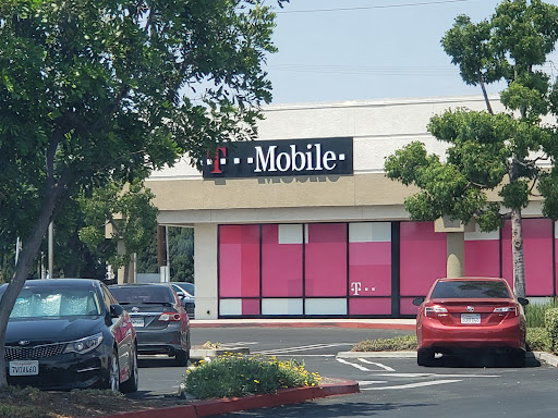 Cell Phone Store «T-Mobile», reviews and photos, 720 S Harbor Blvd, Santa Ana, CA 92704, USA