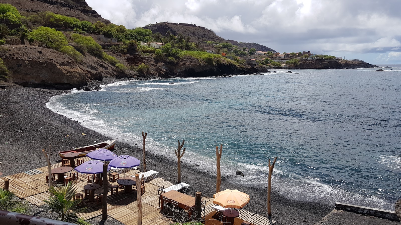 Foto von Cidade Vehla Beach mit graue kiesel Oberfläche