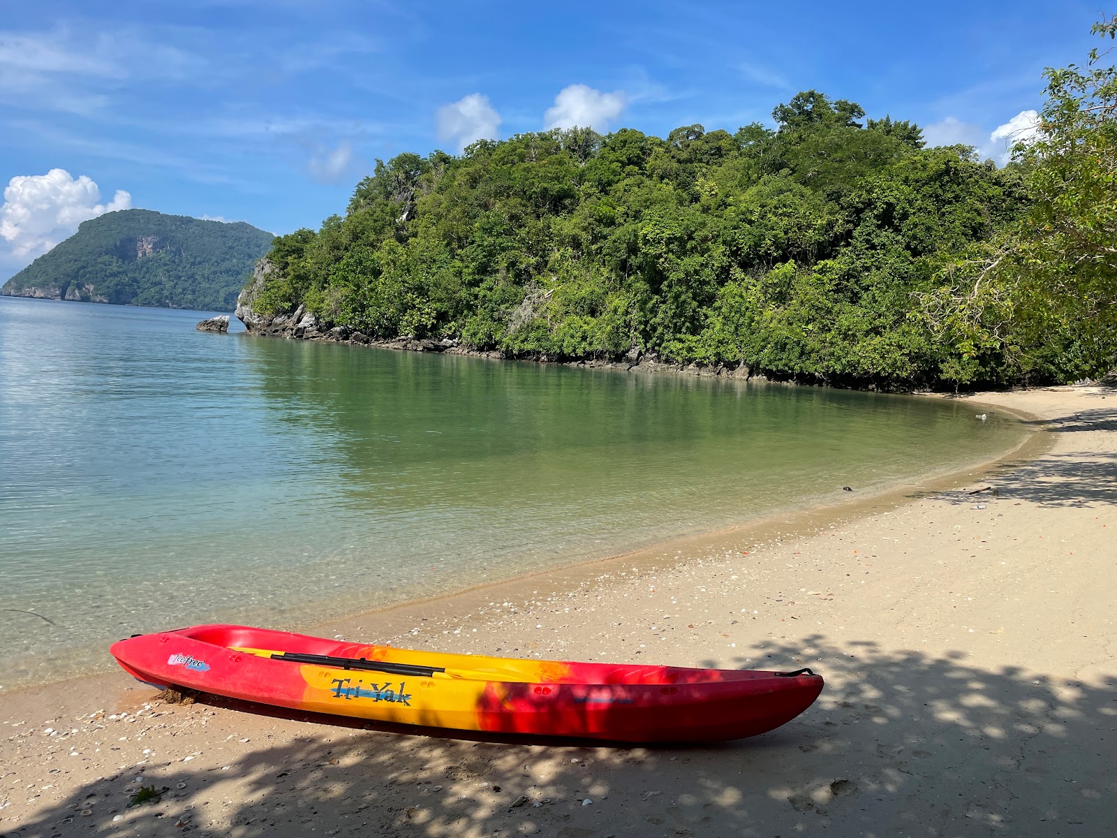 Foto von Ko Kula Beach mit geräumige bucht