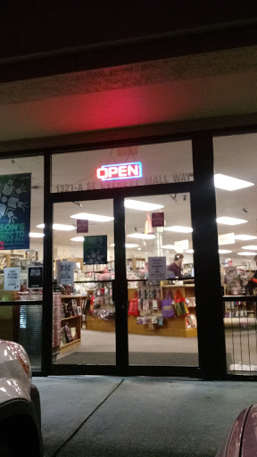 Book Store «Half Price Books», reviews and photos, 1321 SE Everett Mall Way, Everett, WA 98208, USA
