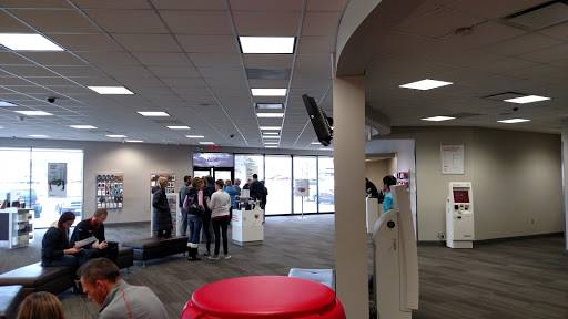 Cell Phone Store «Verizon», reviews and photos, 3755 Oakwood Mall Dr, Eau Claire, WI 54701, USA