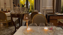 Atmosphère du Restaurant français Le Cinq à Paris - n°7
