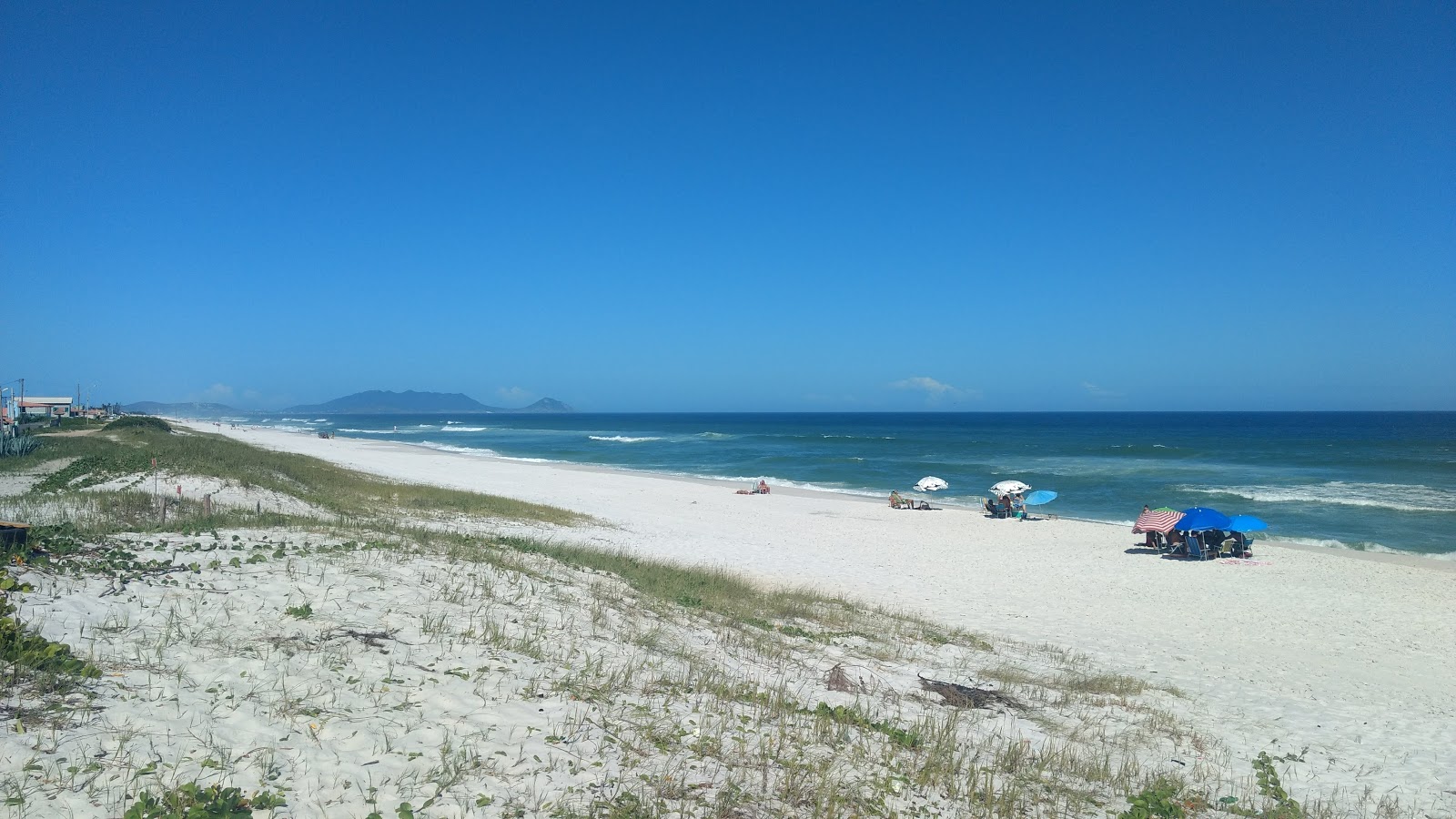 Fotografija Praia Grande de Figueira z beli fini pesek površino