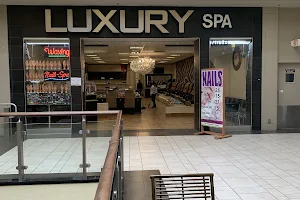 Luxury Salon & Spa image