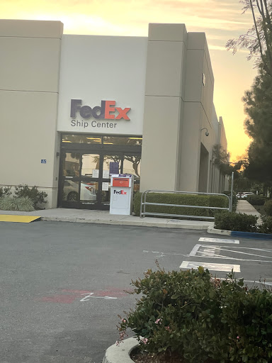 Shipping and Mailing Service «FedEx Ship Center», reviews and photos, 7000 Barranca Pkwy, Irvine, CA 92618, USA