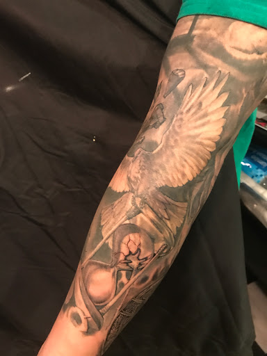 Explore family tree tattoo ideas for females, creative tattoo ideas in Pittsburgh, available at inkadinkadoo tattoo studio
