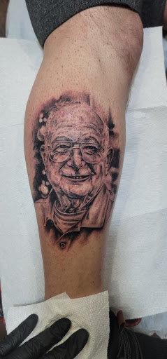 Tattoo Shop «Riot Ink Custom Tattoos», reviews and photos, 8761 Smoky Row Rd, Powell, OH 43065, USA