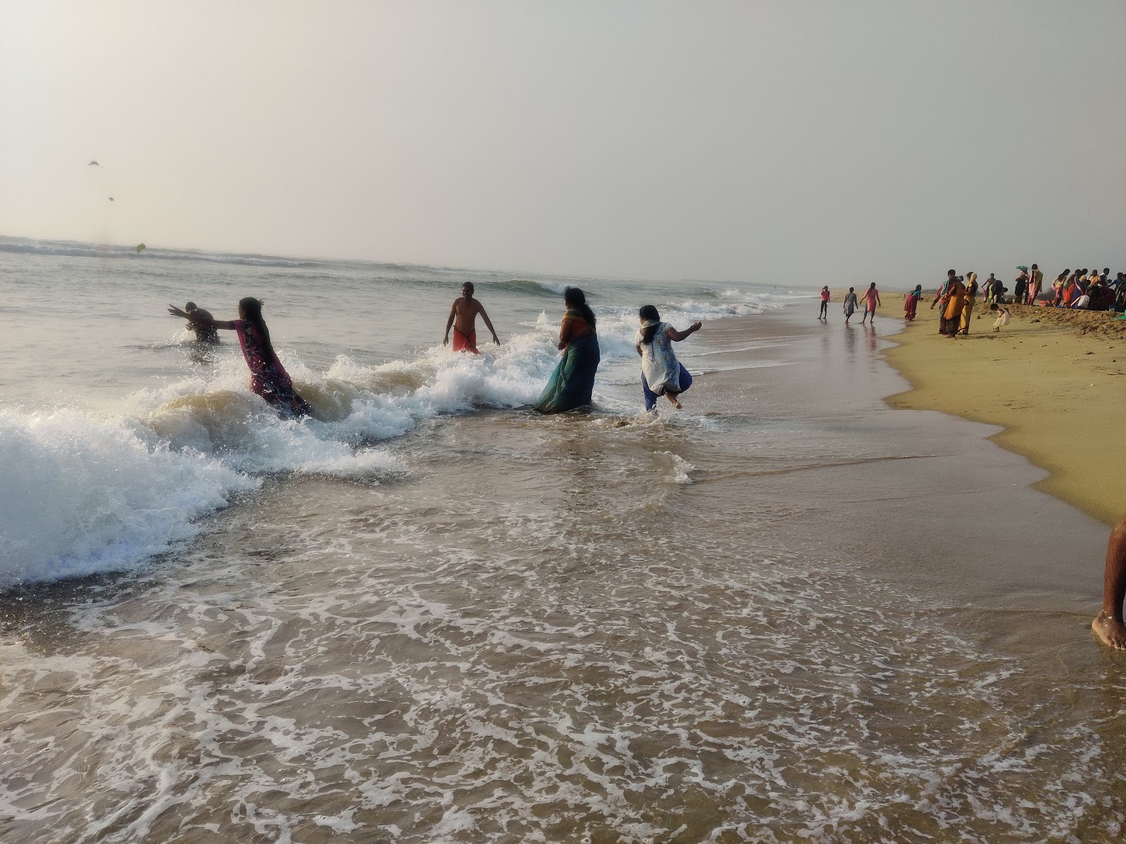 Φωτογραφία του Bavanapadu Beach - δημοφιλές μέρος μεταξύ λάτρεις της χαλάρωσης