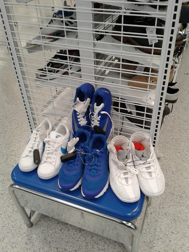 Clothing Store «Ross Dress for Less», reviews and photos, 2180 MacArthur Rd, Whitehall, PA 18052, USA