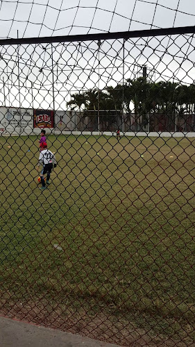 Opiniones de Cancha asociando conservas isabel en Manta - Campo de fútbol