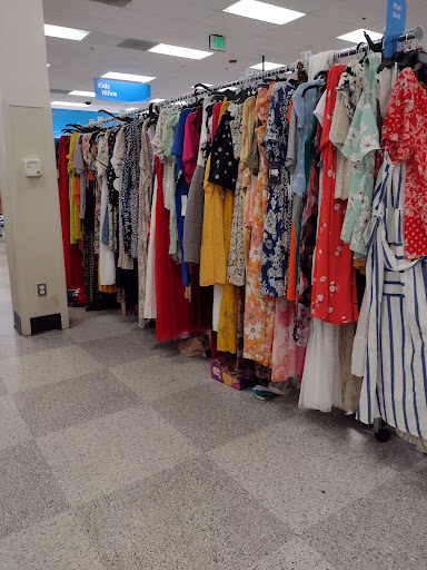 Clothing Store «Ross Dress for Less», reviews and photos, 1301 N Lewis Ave, Waukegan, IL 60085, USA