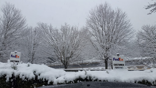 Shipping and Mailing Service «FedEx Ship Center», reviews and photos, 628 Patton Ave, Asheville, NC 28806, USA
