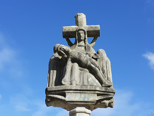 Croix de cimetière à Trédion