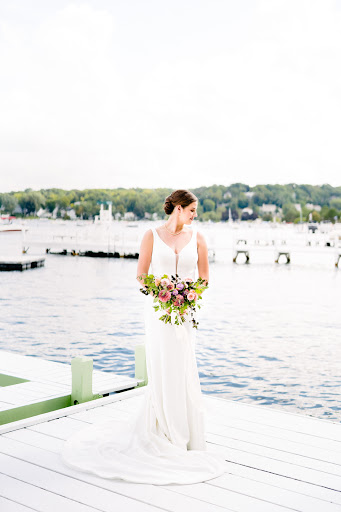 Bridal Shop «Bella Bianca Bridal», reviews and photos, 17W527 E Roosevelt Rd, Oakbrook Terrace, IL 60181, USA