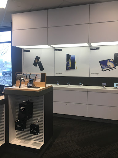 Cell Phone Store «Verizon», reviews and photos, 1234 S Hover Rd #200, Longmont, CO 80501, USA