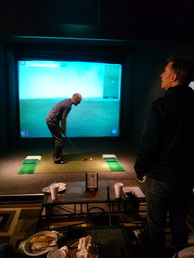 Golf Club «Bogies Indoor Golf Club», reviews and photos, 1501 Mitchell Dr, Oswego, IL 60543, USA