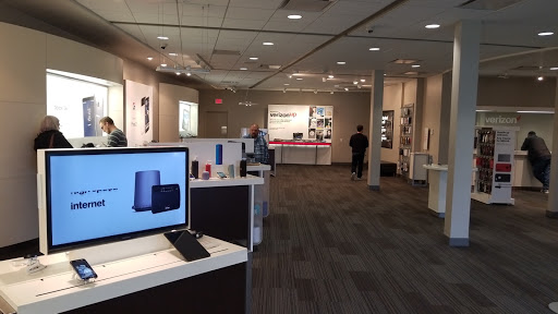 Cell Phone Store «Verizon», reviews and photos, 5945 Mayfield Rd, Mayfield Heights, OH 44124, USA