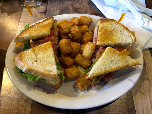 Sports Bar «Brass Rail Sports Bar, Restaurant & Pool Hall», reviews and photos, 4940 NE 81st St, Kansas City, MO 64119, USA