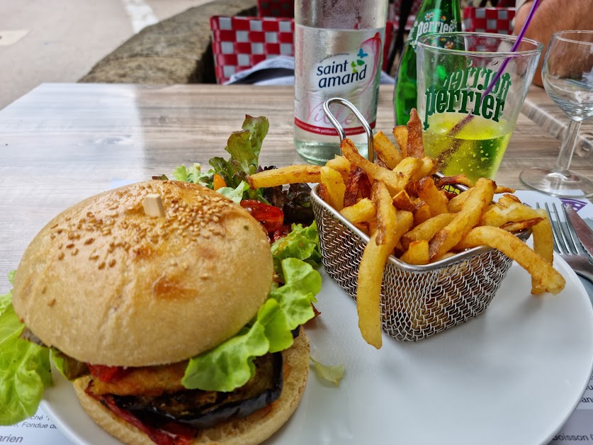 Le Grand Café De L'univers à Beaulieu-sur-Dordogne