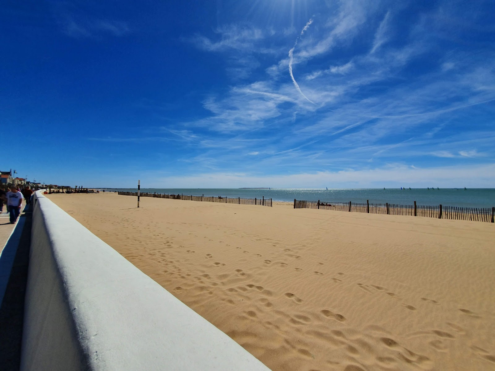 Zdjęcie Plage de Chatelaillon z powierzchnią beżowy piasek